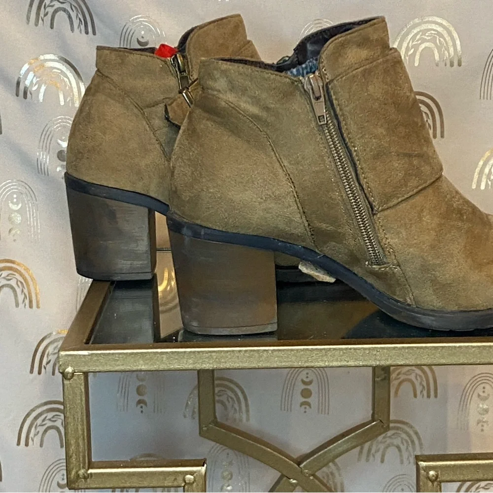 Hot Kiss Tan Ankle Boots Suede Finish